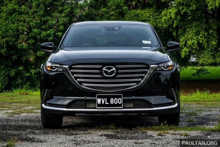  Mazda CX-9 2017 là thế hệ thứ hai của mẫu xe này nhưng là thế hệ đầu tiên hãng xe đến từ Nhật Bản phát triển trên khung gầm do chính mình sản xuất và không phụ thuộc vào khung gầm do Ford cung cấp. Ngay sau khi ra mắt, CX-9 đã nhanh chóng nằm trong top những mẫu xe được ưa chuộng nhất trên thế giới.